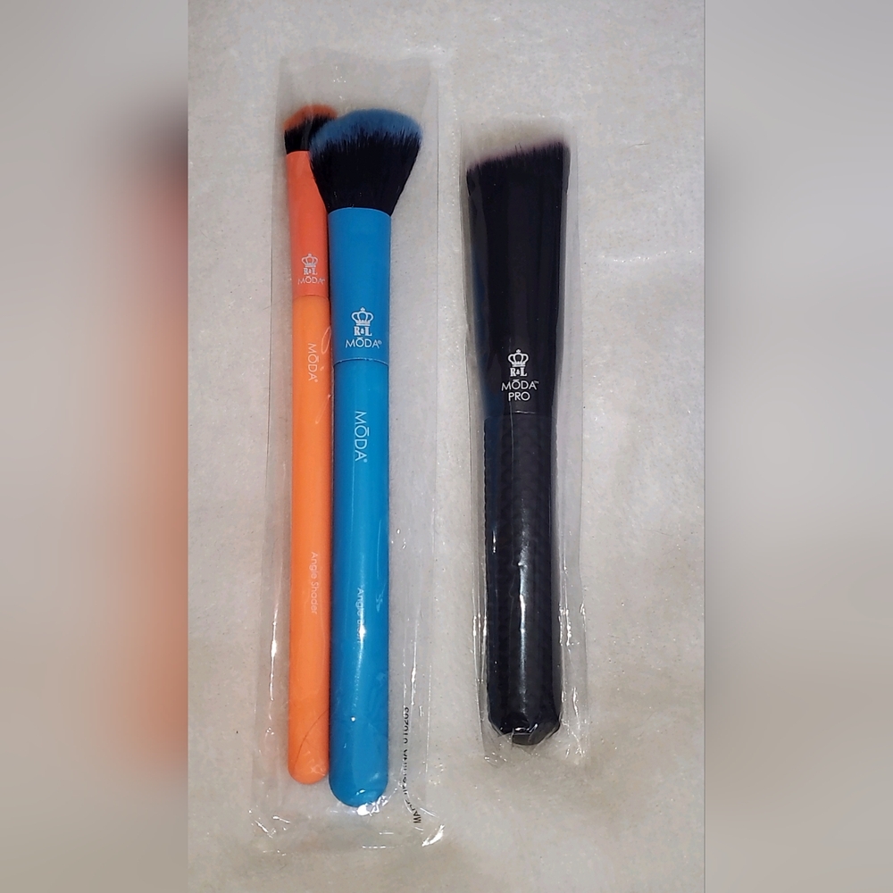NEW - Bundle of 3 Makeup Brushes - Royal & Langnickel Moda Pro Eyeshadow Blush